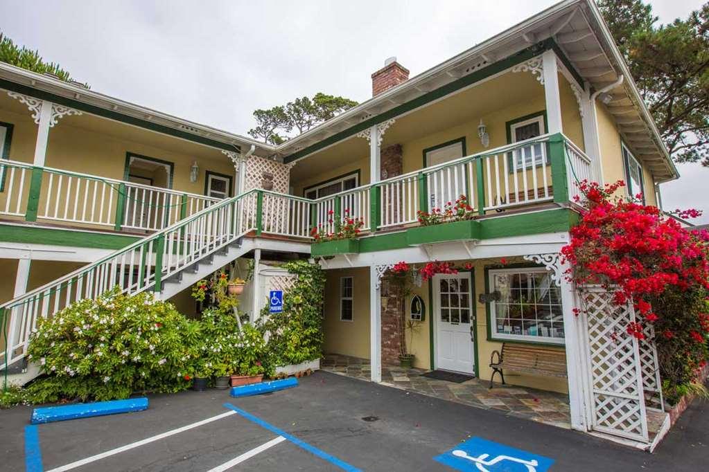 Carmel Inn & Suites Exterior foto