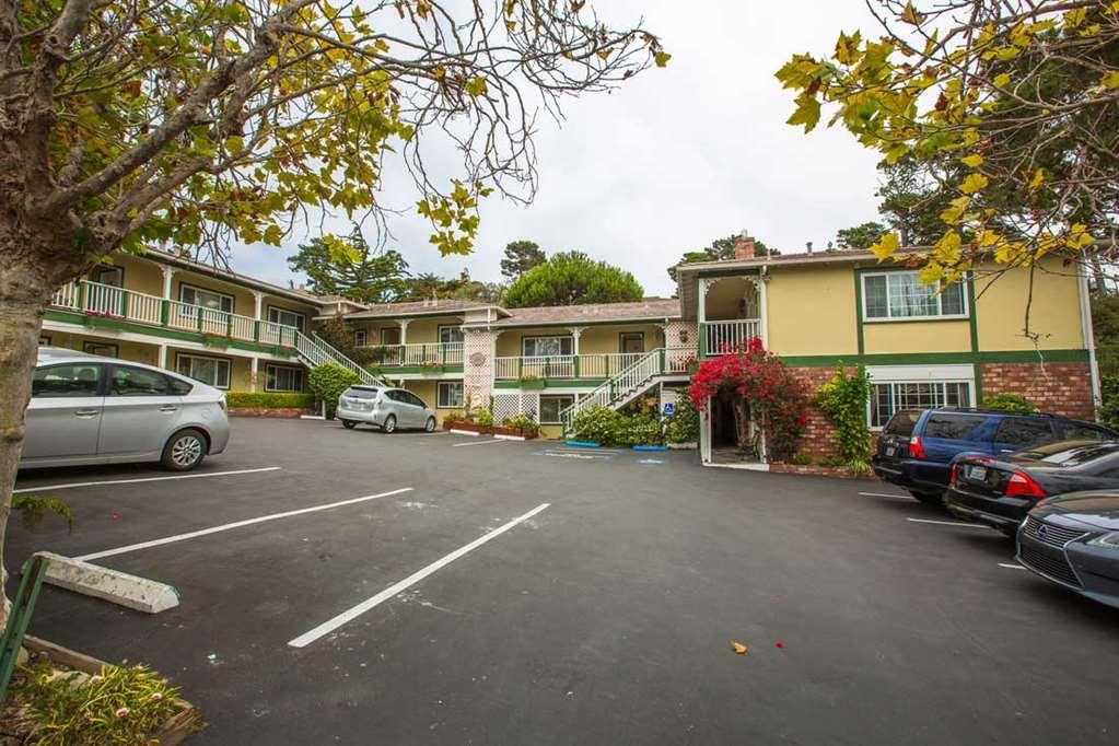 Carmel Inn & Suites Exterior foto